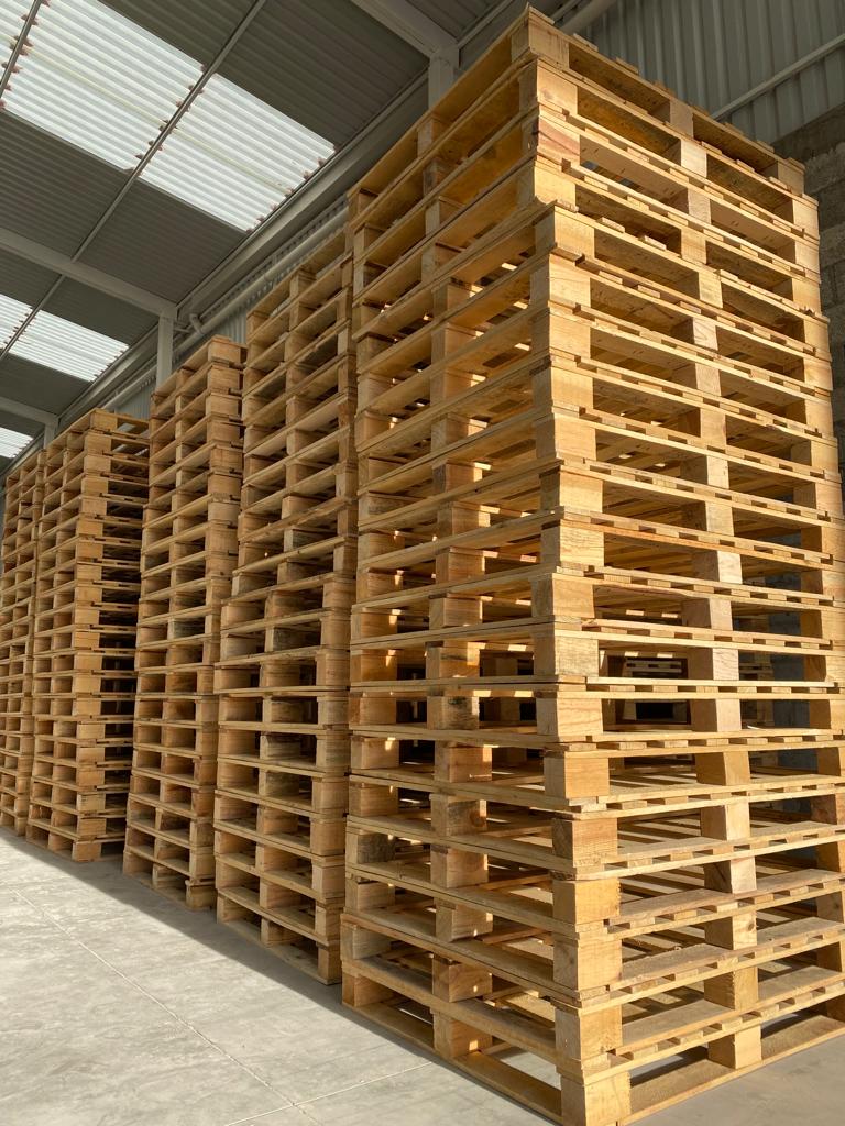 Capacidad de producción de hasta 10,000 pallets mensuales